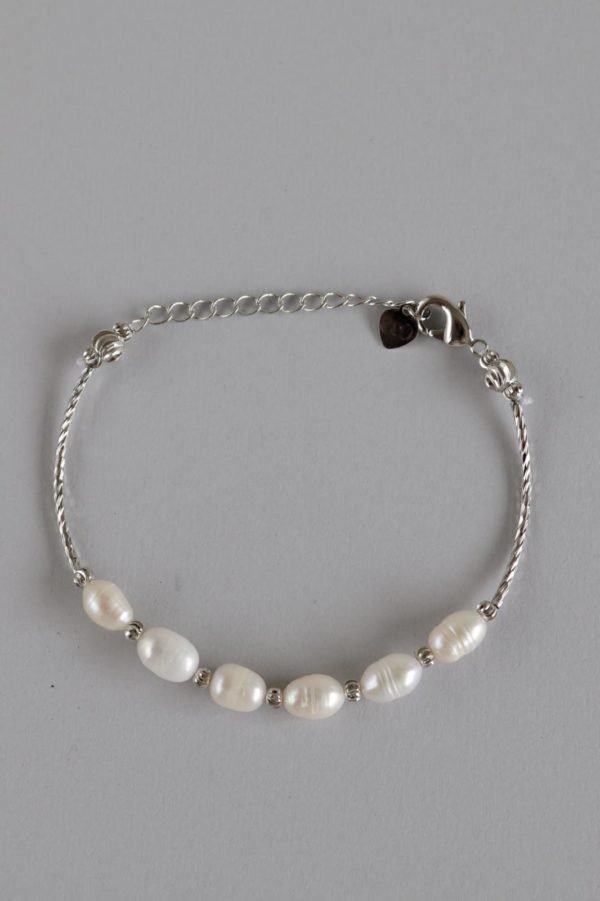 White Shimmer Pearl Bracelet With Silver Chain