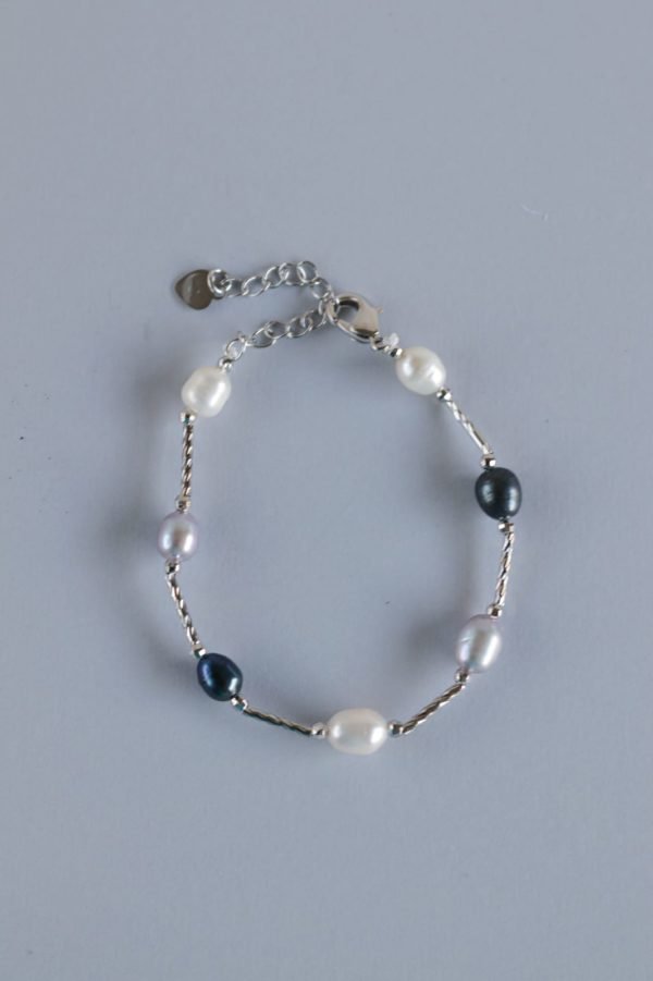 Elegant And Minimalist Pearl Bracelet with a Silver Chain